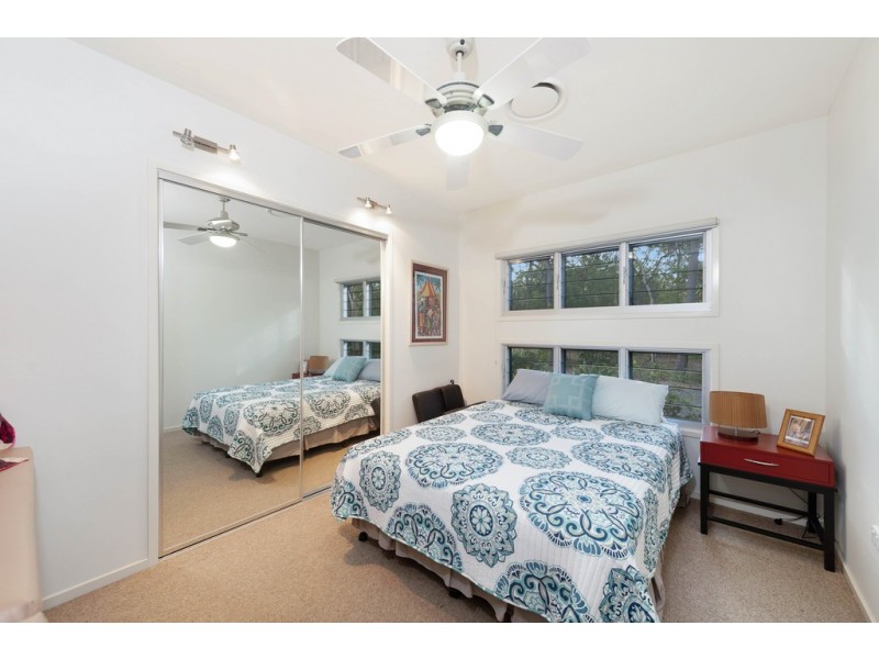 5 Beverly Close, Moore Park Beach QLD 4670