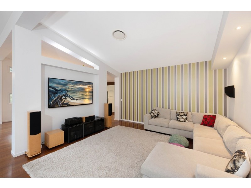 5 Beverly Close, Moore Park Beach QLD 4670