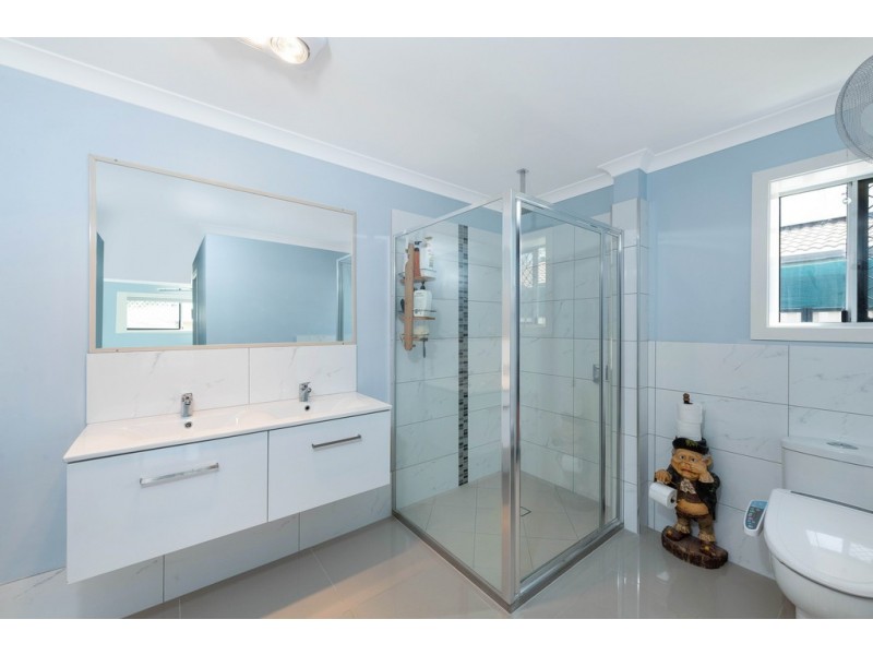 8 Ohlaf Street, Moore Park Beach QLD 4670