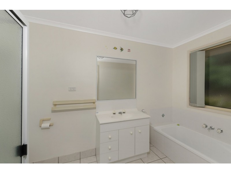 20 Moore Park Road, Moore Park Beach QLD 4670