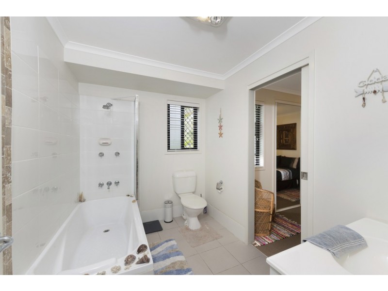 1/4A Kentia Avenue, Moore Park Beach QLD 4670