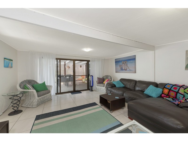 6 Evans Lane, Moore Park Beach QLD 4670