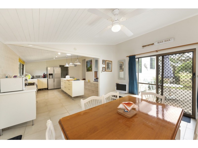 6 Evans Lane, Moore Park Beach QLD 4670