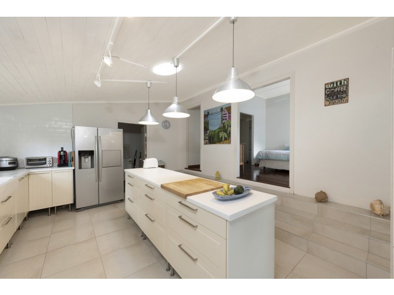 6 Evans Lane, Moore Park Beach QLD 4670