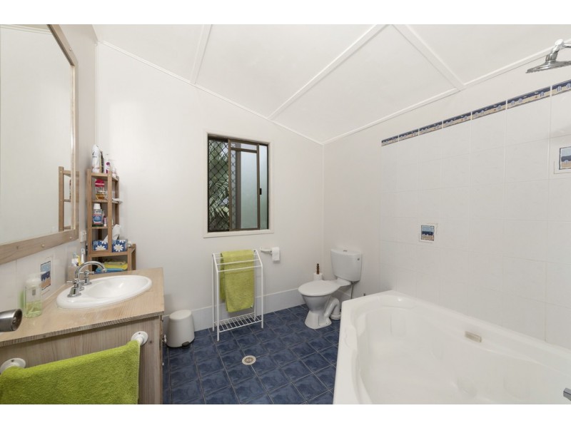 6 Evans Lane, Moore Park Beach QLD 4670