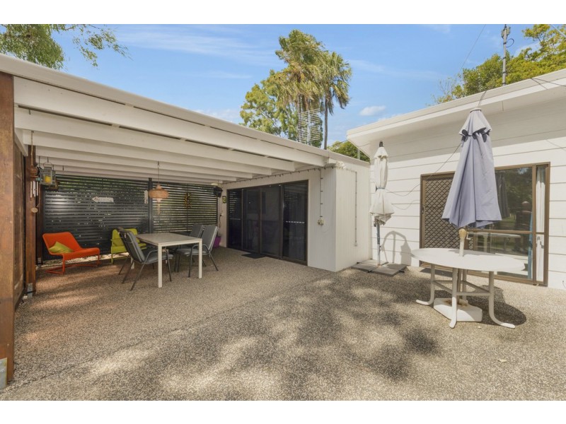 6 Evans Lane, Moore Park Beach QLD 4670