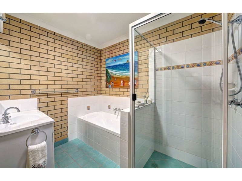 15 Sandpiper Grove, Moore Park Beach QLD 4670