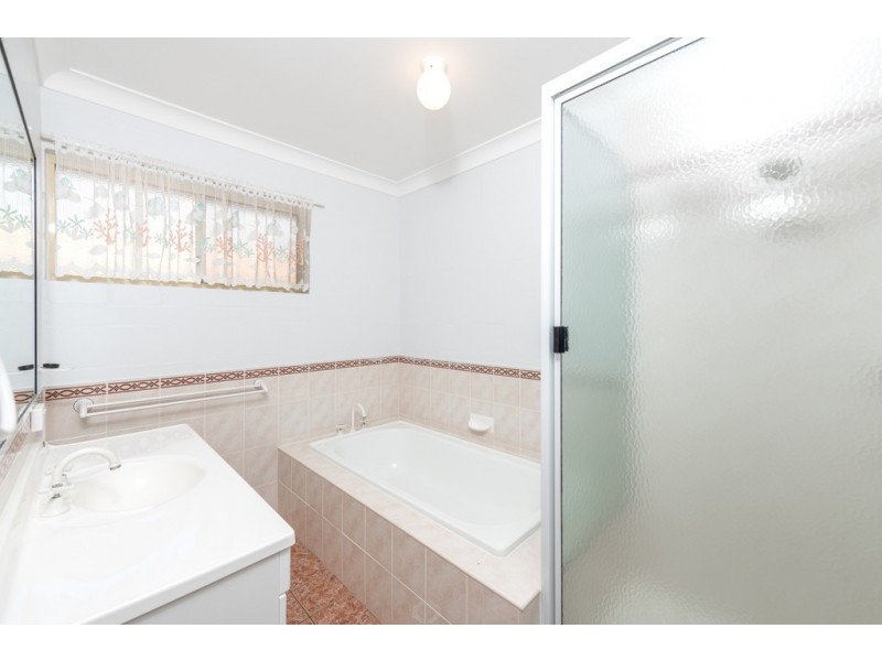 20 Alexander Drive, Moore Park Beach QLD 4670