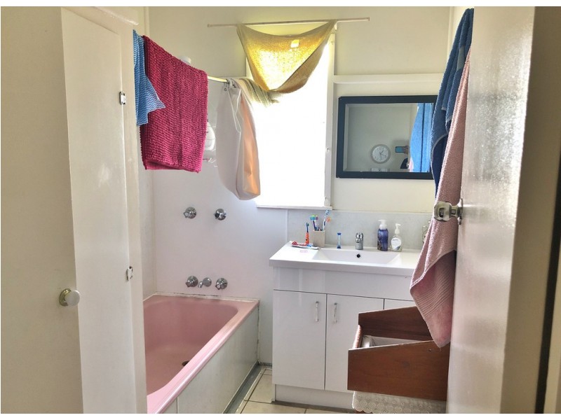 10 Courtice Street, Walkervale QLD 4670