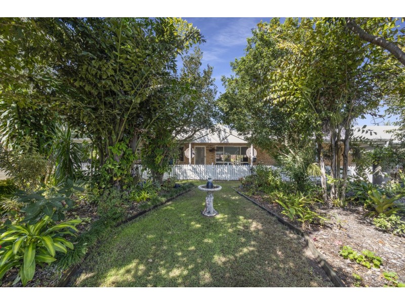 1 Elfin Court, Moore Park Beach QLD 4670