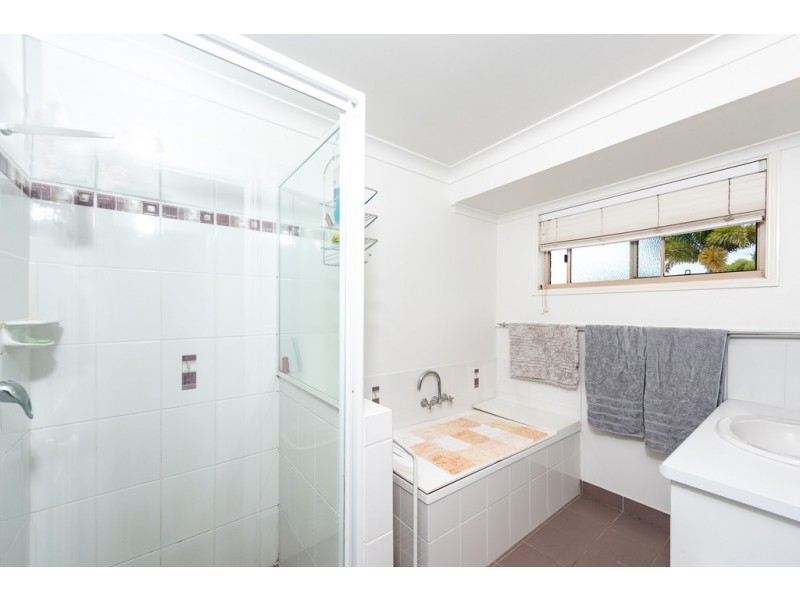 2 Judys Place, Moore Park Beach QLD 4670