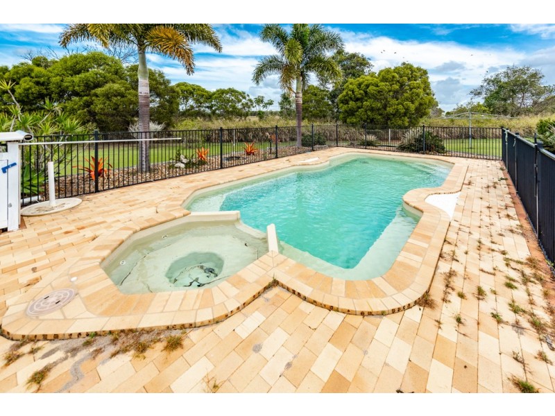 2 Judys Place, Moore Park Beach QLD 4670