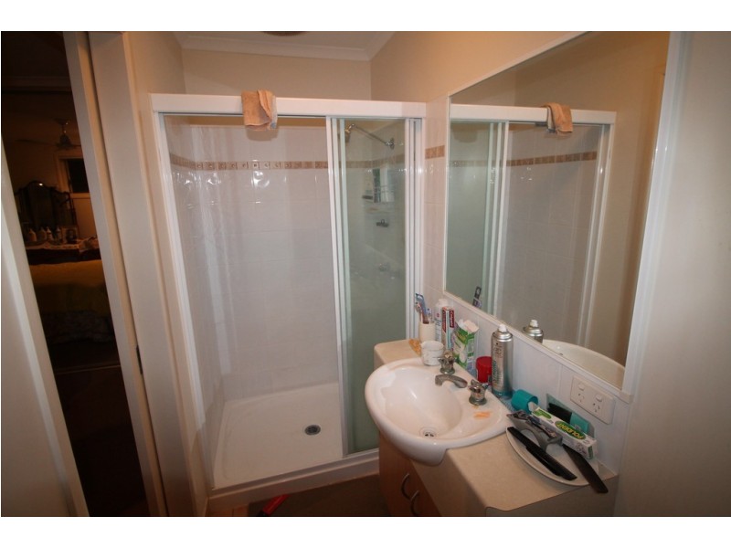 63 Searle Street, Thabeban QLD 4670