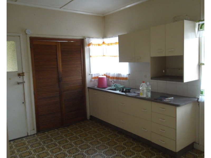 24 Elliott Street, Gin Gin QLD 4671