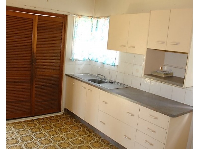 24 Elliott Street, Gin Gin QLD 4671