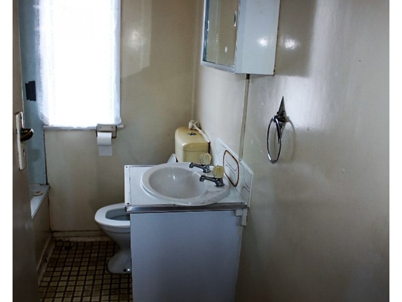 24 Elliott Street, Gin Gin QLD 4671