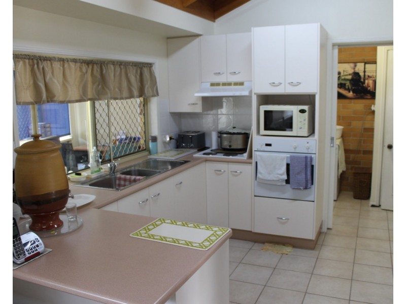 1/23 Thabeban Street, Avenell Heights QLD 4670