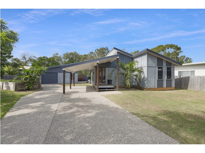 7 Ocean Court, Moore Park Beach QLD 4670