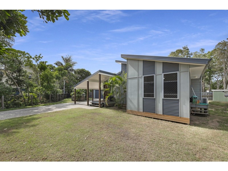 7 Ocean Court, Moore Park Beach QLD 4670