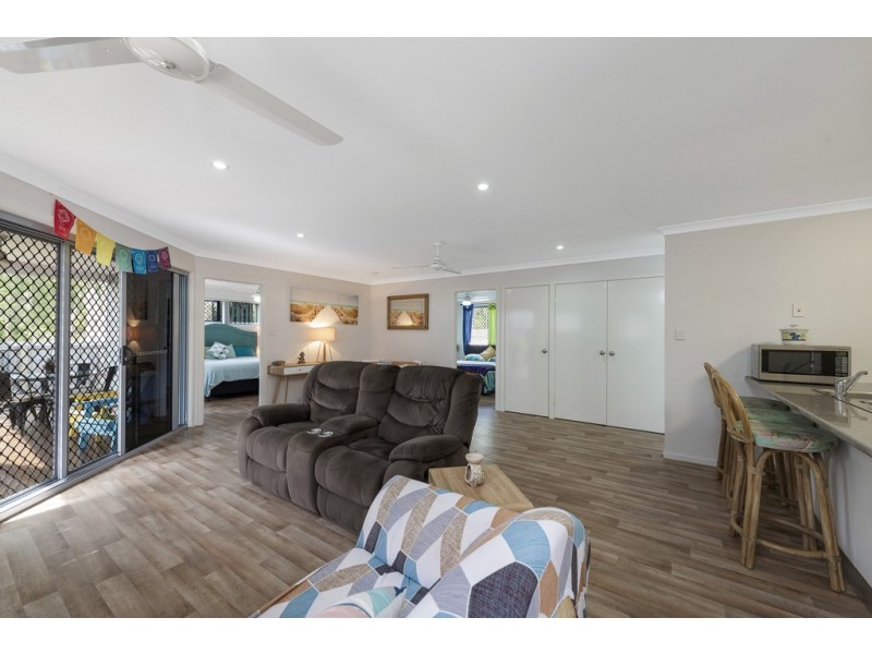 7 Ocean Court, Moore Park Beach QLD 4670