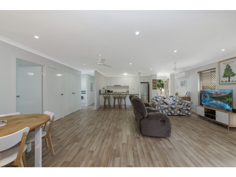 7 Ocean Court, Moore Park Beach QLD 4670