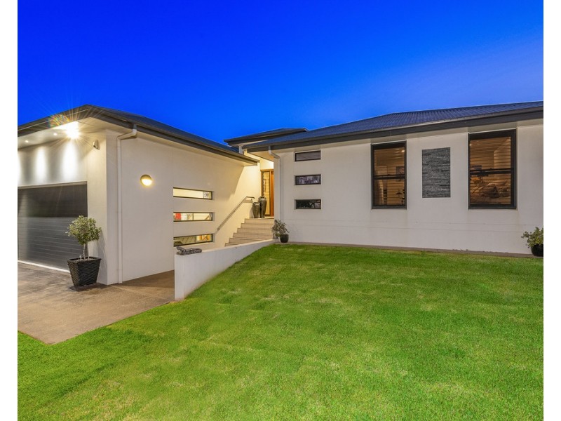 27 Finemore Crescent, Qunaba QLD 4670