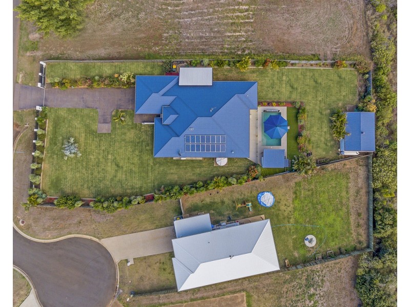 27 Finemore Crescent, Qunaba QLD 4670