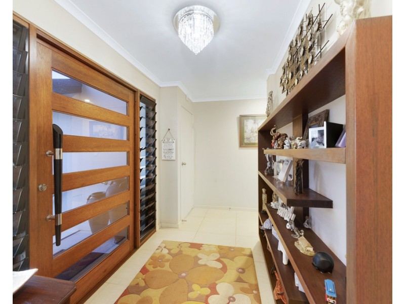 27 Finemore Crescent, Qunaba QLD 4670