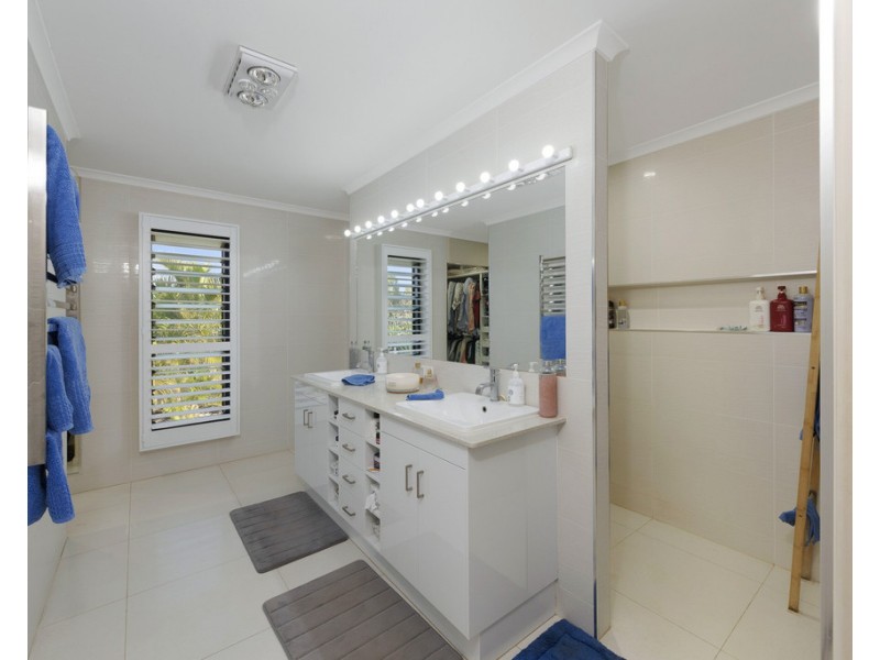 27 Finemore Crescent, Qunaba QLD 4670