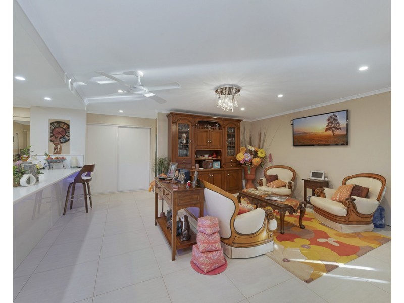 27 Finemore Crescent, Qunaba QLD 4670