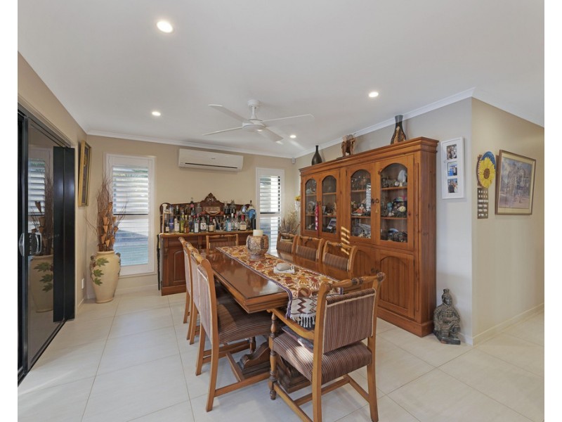 27 Finemore Crescent, Qunaba QLD 4670