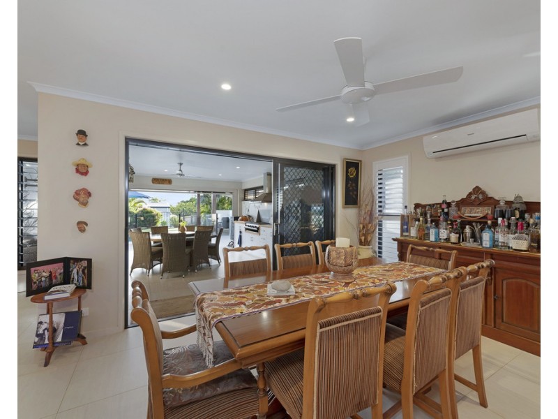 27 Finemore Crescent, Qunaba QLD 4670