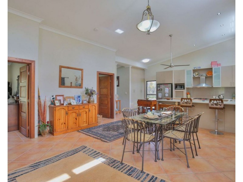 230 Lindy Drive, Rules Beach QLD 4674