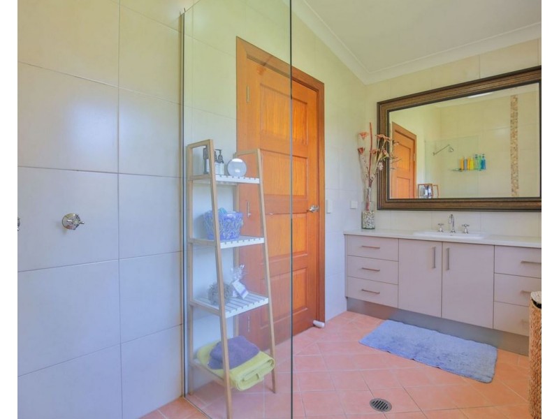 230 Lindy Drive, Rules Beach QLD 4674