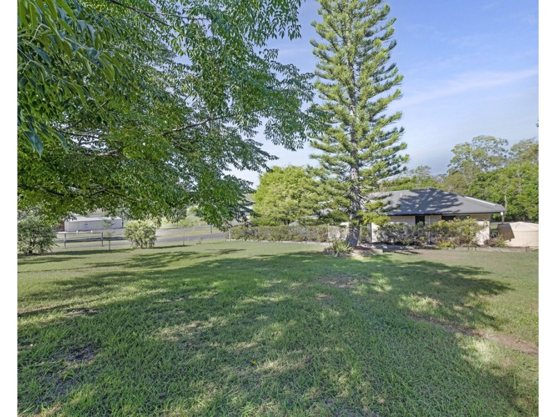 4 Ballantyne Boulevard, Gin Gin QLD 4671