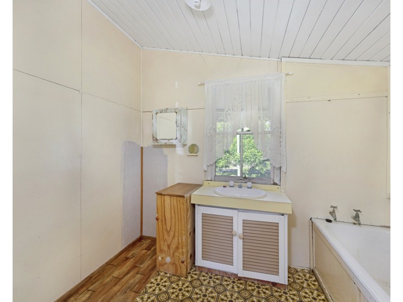 4 Ballantyne Boulevard, Gin Gin QLD 4671