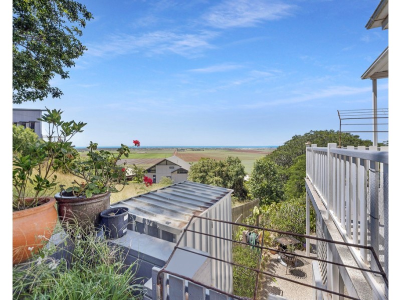 18 Heathwood Crescent, Qunaba QLD 4670