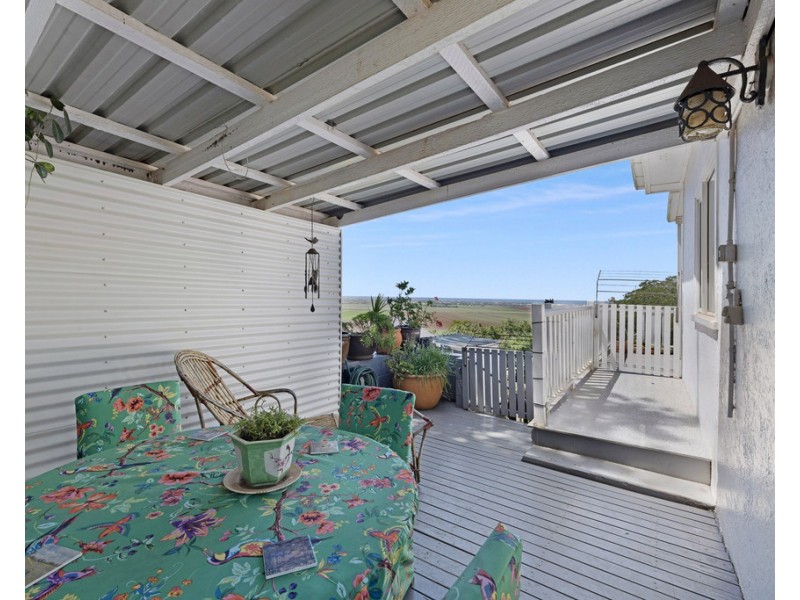 18 Heathwood Crescent, Qunaba QLD 4670