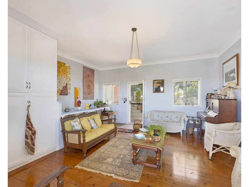 18 Heathwood Crescent, Qunaba QLD 4670