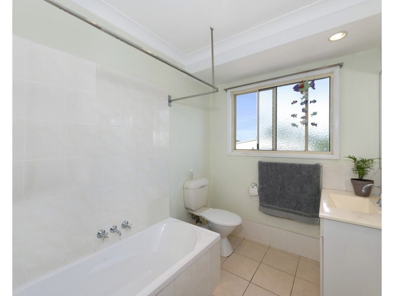 14 Beach St, Burnett Heads QLD 4670