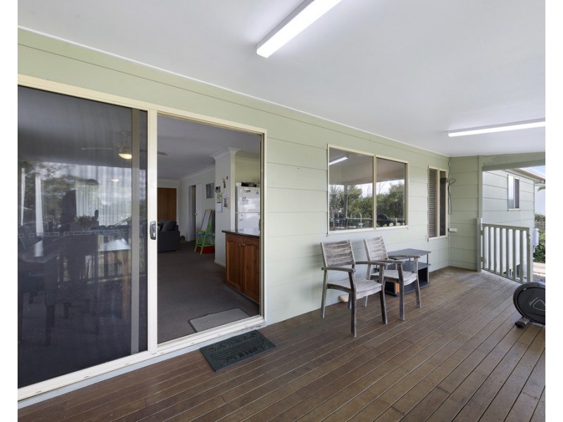 14 Beach St, Burnett Heads QLD 4670