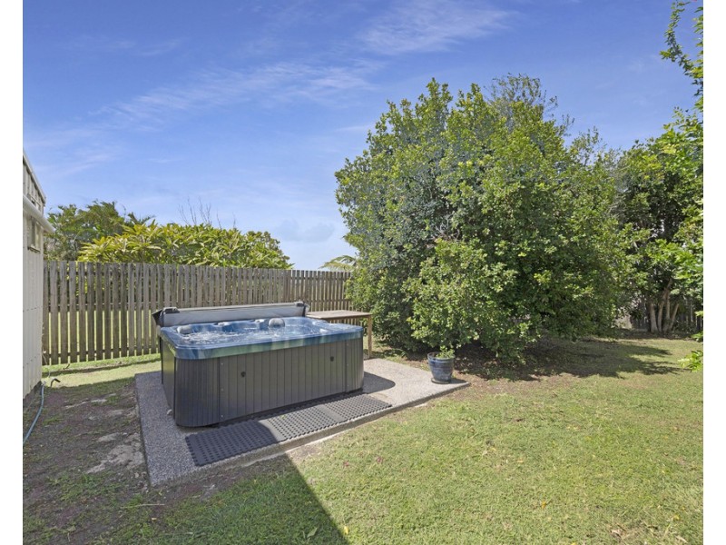 14 Beach St, Burnett Heads QLD 4670