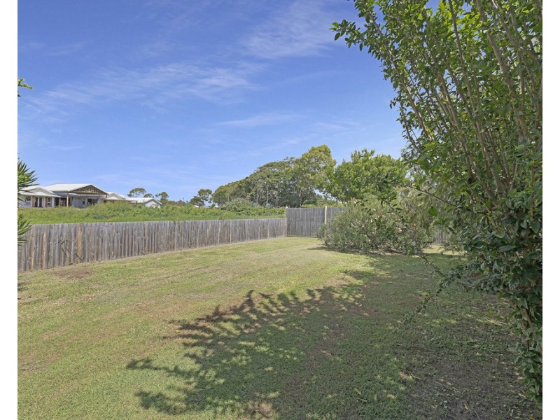 14 Beach St, Burnett Heads QLD 4670