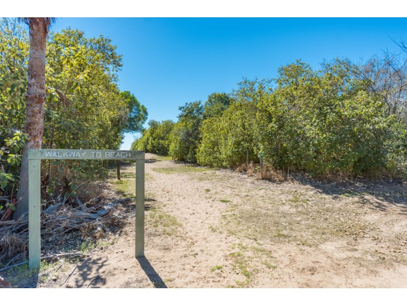 9 Club Avenue, Moore Park Beach QLD 4670