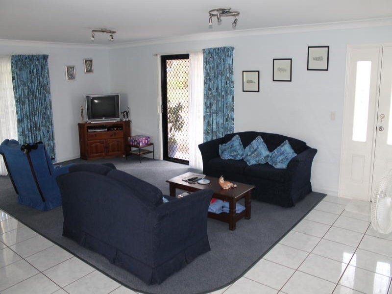 22 Narooma Drive, Branyan QLD 4670