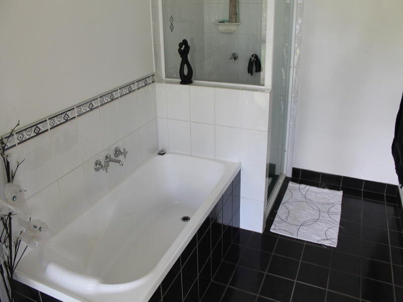 22 Narooma Drive, Branyan QLD 4670