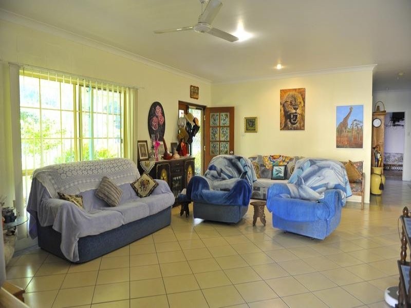 7 Holzberger Street, Moore Park Beach QLD 4670