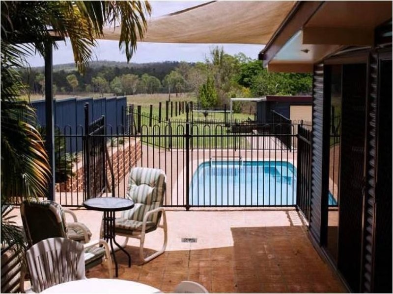 2 Laurison Street, Gin Gin QLD 4671