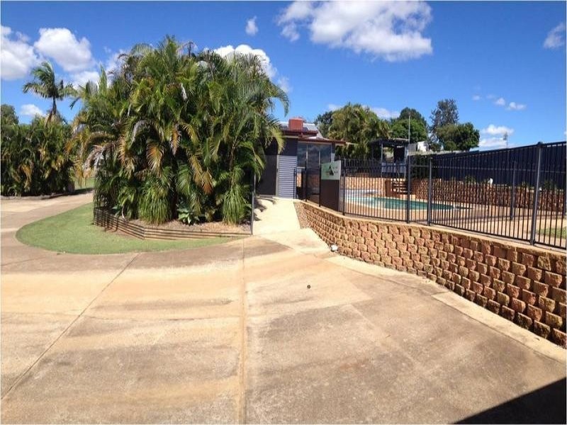 2 Laurison Street, Gin Gin QLD 4671