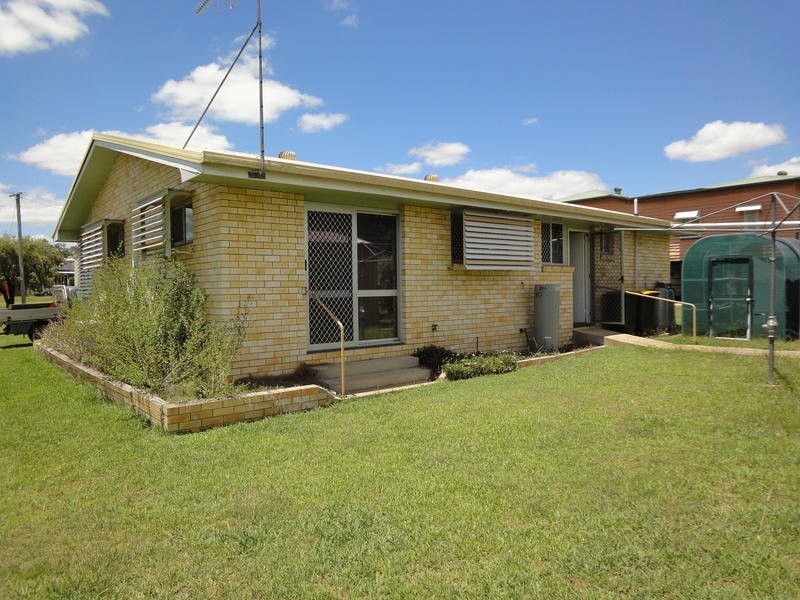 13 Dear Street, Gin Gin QLD 4671